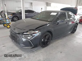 2025 Toyota Camry LE z VIN 4T1DAACK6SU057540, wystawiony jako IAAI lot #42186493 z przebiegiem 2 762 mil mil oraz . Historia ofert i sprzedaży dostępna na DreamBid. Obrazek 2.