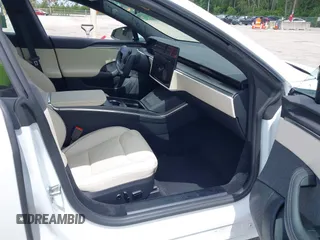 2021 Tesla Model S Plaid с VIN 5YJSA1E67MF436814, выставлен на аукционе IAAI как лот 42499058 с пробегом 21 401 миль миль и . История ставок и продаж доступна на DreamBid. Изображение 5.