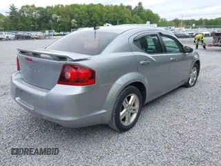 2014 Dodge Avenger SE z VIN 1C3CDZAG7EN226732, wystawiony jako IAAI lot #42383178 z przebiegiem 113 867 mil mil oraz . Historia ofert i sprzedaży dostępna na DreamBid. Obrazek 4.