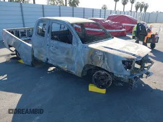 2013 Toyota Tacoma z VIN 5TFTX4CN7DX022243, wystawiony jako IAAI lot #41772673 z przebiegiem Nie podano mil oraz . Historia ofert i sprzedaży dostępna na DreamBid. Obrazek 1.