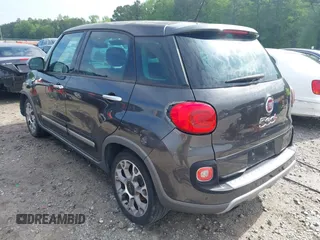2014 FIAT 500L Trekking z VIN ZFBCFADH8EZ008208, wystawiony jako IAAI lot #42091284 z przebiegiem 79 407 mil mil oraz . Historia ofert i sprzedaży dostępna na DreamBid. Obrazek 3.