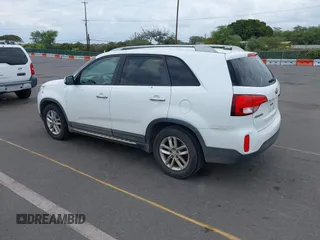 2014 Kia Sorento LX z VIN 5XYKT4A65EG480841, wystawiony jako IAAI lot #41940179 z przebiegiem 164 149 mil mil oraz . Historia ofert i sprzedaży dostępna na DreamBid. Obrazek 3.