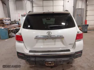 2011 Toyota Highlander with VIN 5TDBK3EH4BS083872, listed as a IAAI auction lot 41392392 with 305,143 mi miles. Bid and sale history available at carsss.com. Image 16.