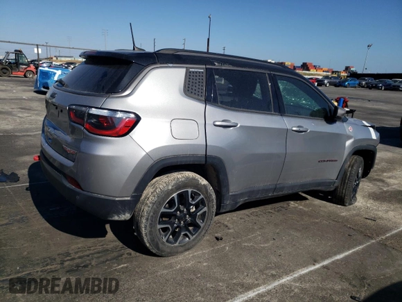2019 Jeep Compass Trailhawk z VIN 3C4NJDDB7KT661987, wystawiony jako Copart lot #56064785 z przebiegiem Nie podano mil oraz Szkoda całkowita • Salvage title. Historia ofert i sprzedaży dostępna na DreamBid. Obrazek 3.