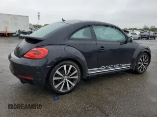 2012 Volkswagen Beetle Turbo z VIN 3VWVA7AT0CM605378, wystawiony jako Copart lot #58641085 z przebiegiem 114 422 mil mil oraz Tytuł czysty. Historia ofert i sprzedaży dostępna na DreamBid. Obrazek 3.