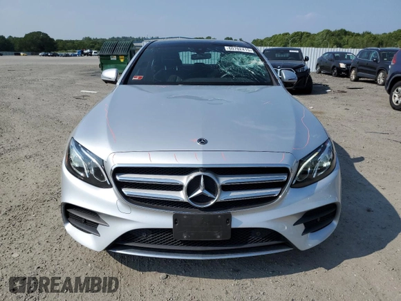 2019 Mercedes-Benz E 300 with VIN WDDZF4KB2KA552601, listed as a Copart auction lot 60702415 with 43,207 mi miles and Salvage title. Bid and sale history available at DreamBid. Image 5.