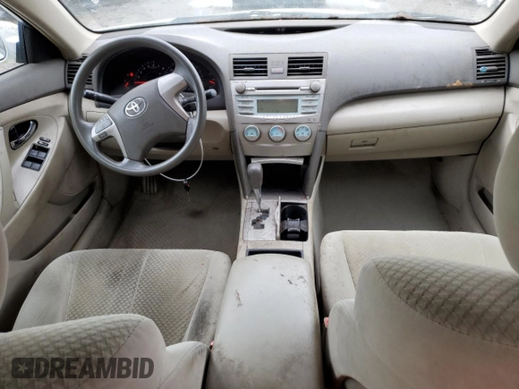 2008 Toyota Camry LE z VIN 4T1BE46K28U730356, wystawiony jako Copart lot #71500284 z przebiegiem 221 011 mil mil oraz Czysty tytuł • Clean title. Historia ofert i sprzedaży dostępna na DreamBid. Obrazek 8.