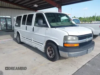 2003 Chevrolet Express Cargo YF7 Upfitter z VIN 1GBFG15T931100700, wystawiony jako IAAI lot #42271079 z przebiegiem 235 310 mil mil oraz . Historia ofert i sprzedaży dostępna na DreamBid. Obrazek 1.