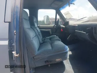 1991 Ford F-350 z VIN 2FTJW35M6MCA03659, wystawiony jako IAAI lot #42583030 z przebiegiem 31 526 mil mil oraz . Historia ofert i sprzedaży dostępna na DreamBid. Obrazek 5.