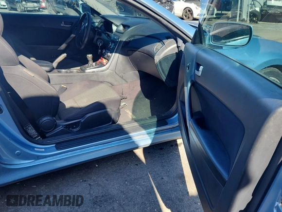 2010 Hyundai Genesis Coupe z VIN KMHHT6KD8AU031970, wystawiony jako Copart lot #46570575 z przebiegiem 102 783 mil mil oraz Czysty tytuł • Clean title. Historia ofert i sprzedaży dostępna na DreamBid. Obrazek 7.