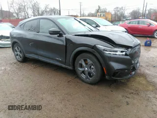 2022 Ford Mustang Mach-E Select z VIN 3FMTK1RM6NMA14746, wystawiony jako IAAI lot #42016930 z przebiegiem 32 409 mil mil oraz . Historia ofert i sprzedaży dostępna na DreamBid. Obrazek 1.