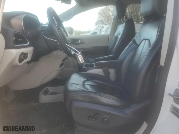 2017 Chrysler Pacifica Touring-L with VIN 2C4RC1BG5HR660552, listed as a Copart auction lot 49290645 with 93,101 mi miles and Salvage Title. Bid and sale history available at carsss.com. Image 7.