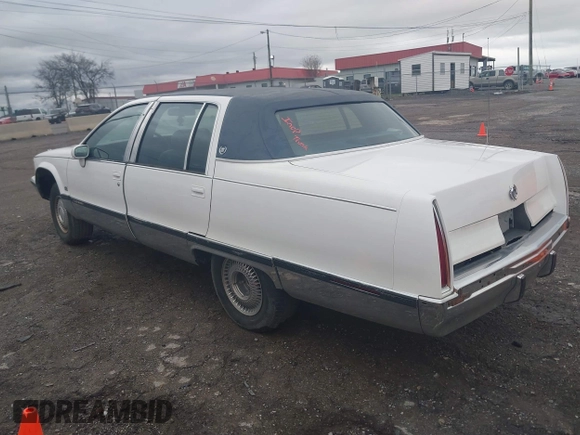 1993 Cadillac Fleetwood z VIN 1G6DW527XPR723385, wystawiony jako IAAI lot #41925057 z przebiegiem 193 595 mil mil oraz . Historia ofert i sprzedaży dostępna na DreamBid. Obrazek 3.