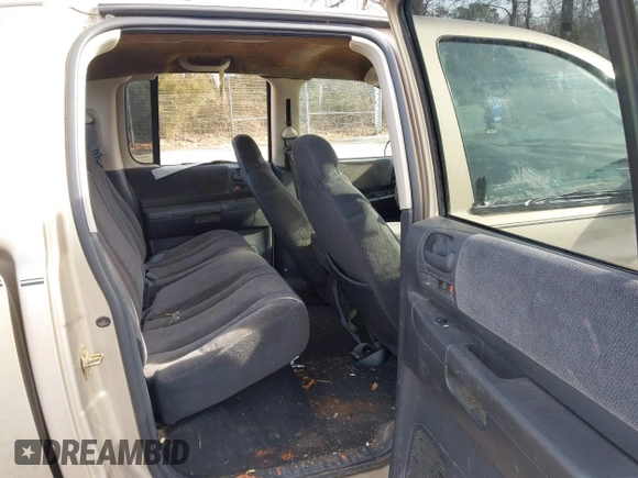 2003 Dodge Dakota SLT with VIN 1D7HL48X53S348636, listed as a IAAI auction lot 41329221 with 133,075 mi miles. Bid and sale history available at carsss.com. Image 8.