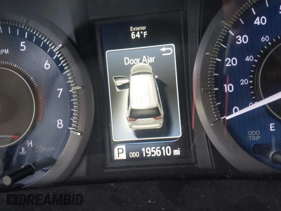 2015 Toyota Sienna XLE with VIN 5TDYK3DC8FS639221, listed as a IAAI auction lot 41891188 with 195,610 mi miles. Bid and sale history available at carsss.com. Image 7.