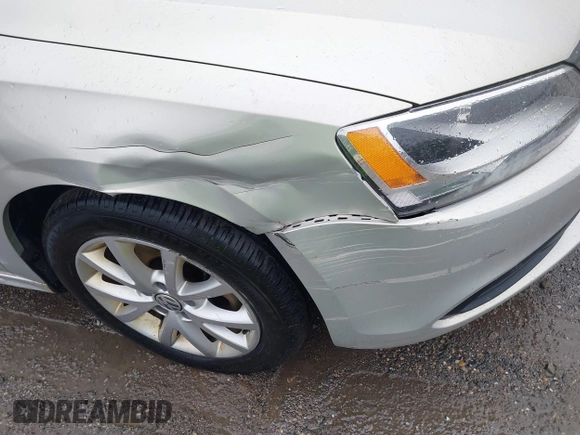 2011 Volkswagen Jetta SE with VIN 3VWDZ7AJ4BM387236, listed as a IAAI auction lot 41875995 with 202,028 mi miles and . Bid and sale history available at DreamBid. Image 6.
