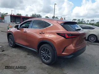 2025 Lexus NX 250 z VIN 2T2ADCAZ5SC019123, wystawiony jako IAAI lot #41485688 z przebiegiem 4 189 mil mil oraz . Historia ofert i sprzedaży dostępna na DreamBid. Obrazek 3.