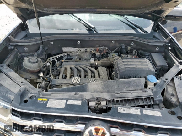 2019 Volkswagen Atlas SE with VIN 1V2XR2CA0KC560587, listed as a Copart auction lot 61511165 with 101,731 mi miles and Salvage title. Bid and sale history available at DreamBid. Image 12.