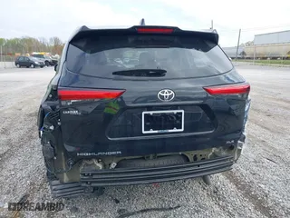 2021 Toyota Highlander XLE with VIN 5TDGZRAH3MS038077, listed as a IAAI auction lot 41886637 with 43,585 mi miles. Bid and sale history available at carsss.com. Image 17.