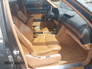 1992 Mercedes-Benz 500 z VIN WDBGA51E0NA023491, wystawiony jako IAAI lot #42058835 z przebiegiem 260 421 mil mil oraz . Historia ofert i sprzedaży dostępna na DreamBid. Obrazek 5.