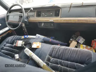 1991 Mercury Grand Marquis z VIN 2MECM75F9MX641760, wystawiony jako Copart lot #59421315 z przebiegiem 47 764 mil mil oraz Czysty tytuł • Clean title. Historia ofert i sprzedaży dostępna na DreamBid. Obrazek 12.