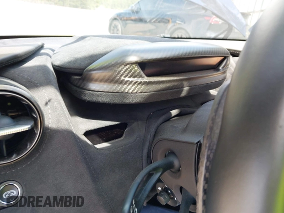 2019 McLaren 720S z VIN SBM14DCA2KW002960, wystawiony jako IAAI lot #41902025 z przebiegiem 10 788 mil mil oraz . Historia ofert i sprzedaży dostępna na DreamBid. Obrazek 7.