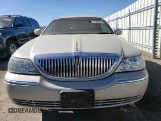 2004 Lincoln Town Car Ultimate z VIN 1LNHM83W64Y627908, wystawiony jako Copart lot #47130995 z przebiegiem 75 662 mil mil oraz Szkoda całkowita • Salvage title. Historia ofert i sprzedaży dostępna na DreamBid. Obrazek 5.