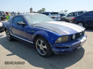 2005 Ford Mustang Deluxe с VIN 1ZVFT80N355260024, выставлен на аукционе IAAI как лот 42570131 с пробегом Не указан миль и . История ставок и продаж доступна на DreamBid. Изображение 1.