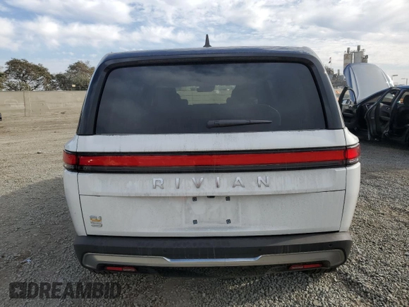 2024 Rivian R1S Adventure z VIN 7PDSGABA4RN043975, wystawiony jako Copart lot #41524615 z przebiegiem 6 807 mil mil oraz Szkoda całkowita • Salvage title. Historia ofert i sprzedaży dostępna na DreamBid. Obrazek 6.