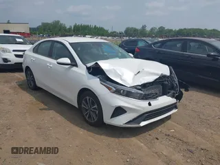 2023 Kia Forte LXS z VIN 3KPF24AD6PE611746, wystawiony jako IAAI lot #42427246 z przebiegiem 56 552 mil mil oraz . Historia ofert i sprzedaży dostępna na DreamBid. Obrazek 1.