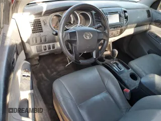 2013 Toyota Tacoma z VIN 5TFTX4CN0DX026389, wystawiony jako Copart lot #51191095 z przebiegiem 84 235 mil mil oraz Czysty tytuł • Clean title. Historia ofert i sprzedaży dostępna na DreamBid. Obrazek 8.