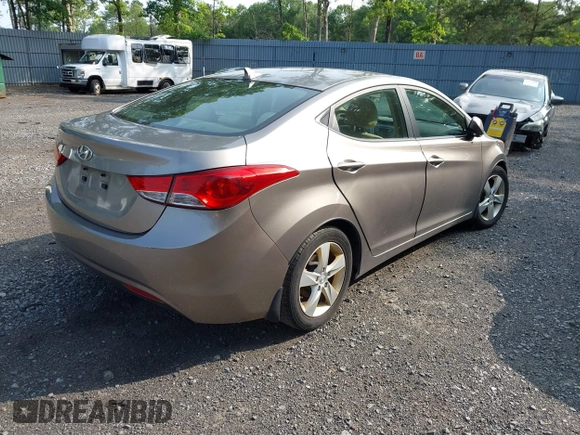 2013 Hyundai Elantra Limited z VIN 5NPDH4AE5DH245137, wystawiony jako IAAI lot #42372752 z przebiegiem 80 356 mil mil oraz . Historia ofert i sprzedaży dostępna na DreamBid. Obrazek 4.