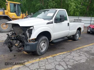 2011 Ford F-250 XL z VIN 1FTBF2B65BEA30685, wystawiony jako IAAI lot #42435253 z przebiegiem 60 603 mil mil oraz . Historia ofert i sprzedaży dostępna na DreamBid. Obrazek 17.