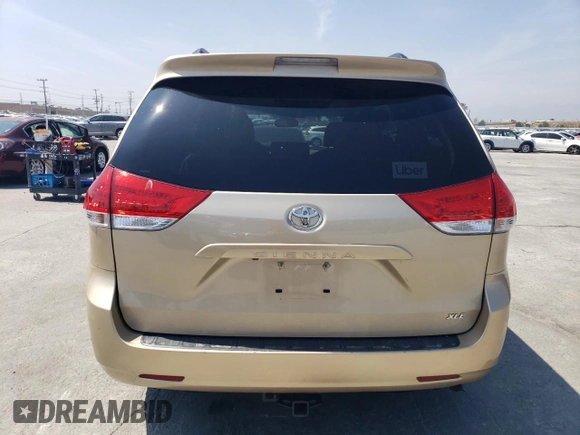 2013 Toyota Sienna XLE AAS с VIN 5TDYK3DC6DS322289, выставлен на аукционе Copart как лот 54626135 с пробегом 131 203 миль миль и Списание • Salvage title. История ставок и продаж доступна на DreamBid. Изображение 6.