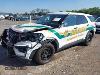 2022 Ford Police Interceptor Utility z VIN 1FM5K8AB2NGA02664, wystawiony jako IAAI lot #40499840 z przebiegiem 7 067 mil mil oraz . Historia ofert i sprzedaży dostępna na DreamBid. Obrazek 18.