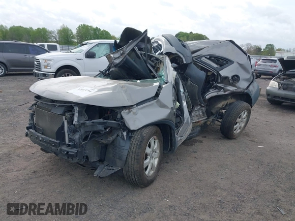 2012 Kia Sorento LX with VIN 5XYKT4A28CG280272, listed as a IAAI auction lot 41915794 with Not Provided miles and . Bid and sale history available at carsss.com. Image 2.