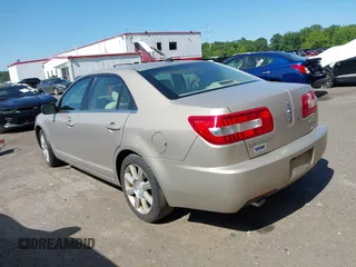 2007 Lincoln MKZ z VIN 3LNHM26T27R627910, wystawiony jako IAAI lot #42399022 z przebiegiem 245 768 mil mil oraz . Historia ofert i sprzedaży dostępna na DreamBid. Obrazek 3.