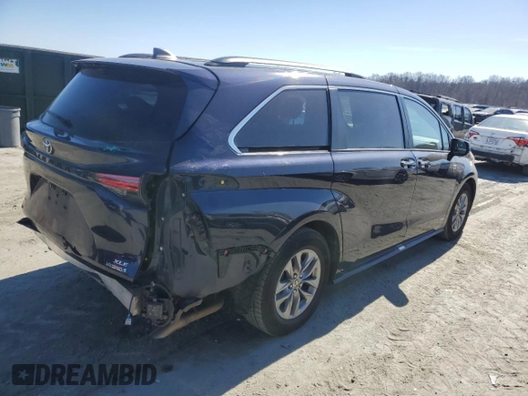 2021 Toyota Sienna XLE with VIN 5TDYRKEC0MS030528, listed as a Copart auction lot 45916445 with 172,587 mi miles and Salvage Title. Bid and sale history available at DreamBid. Image 3.