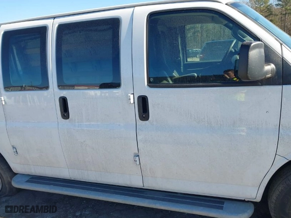 2022 Chevrolet Express Cargo Van with VIN 1GCWGAFP7N1202626, listed as a IAAI auction lot 41423233 with 31,257 mi miles. Bid and sale history available at carsss.com. Image 13.