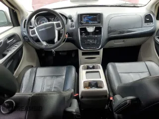 2014 Chrysler Town & Country Touring z VIN 2C4RC1BG4ER343289, wystawiony jako Copart lot #56575575 z przebiegiem 180 403 mil mil oraz Szkoda całkowita • Salvage title. Historia ofert i sprzedaży dostępna na DreamBid. Obrazek 8.