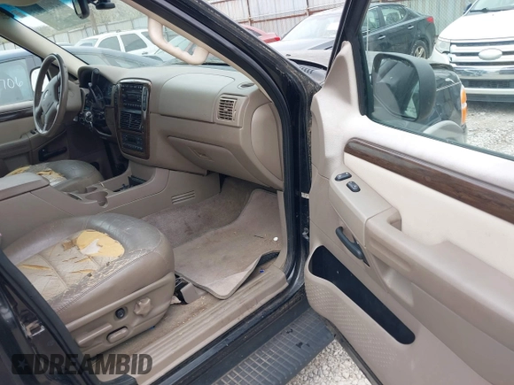 2002 Ford Explorer Eddie Bauer z VIN 1FMZU74E82UA67267, wystawiony jako IAAI lot #42030007 z przebiegiem 235 253 mil mil oraz . Historia ofert i sprzedaży dostępna na DreamBid. Obrazek 5.