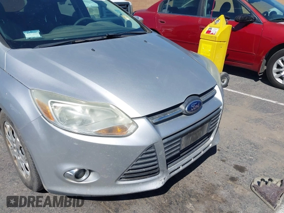 2012 Ford Focus SE z VIN 1FAHP3K28CL343856, wystawiony jako IAAI lot #41990103 z przebiegiem 176 588 mil mil oraz . Historia ofert i sprzedaży dostępna na DreamBid. Obrazek 6.