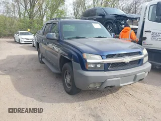 2002 Chevrolet Avalanche with VIN 3GNEK13T92G322413, listed as a IAAI auction lot 42056031 with 124,959 mi miles. Bid and sale history available at carsss.com. Image 1.