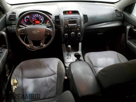 2012 Kia Sorento LX z VIN 5XYKT4A63CG241446, wystawiony jako Copart lot #45536195 z przebiegiem 177 209 mil mil oraz Szkoda całkowita • Salvage title. Historia ofert i sprzedaży dostępna na DreamBid. Obrazek 8.