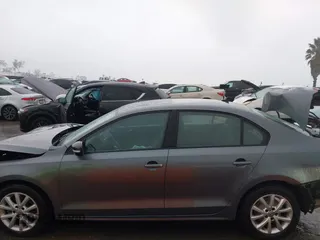 2011 Volkswagen Jetta Sedan SE PZEV with VIN 3VWDZ7AJ3BM332471, listed as a IAAI auction lot 41732964 with 168,920 mi miles. Bid and sale history available at carsss.com. Image 14.