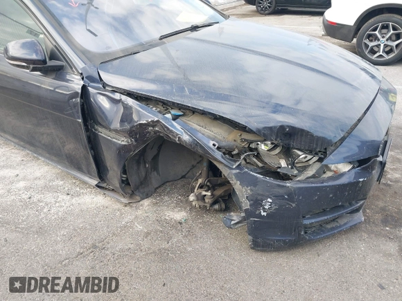 2017 Jaguar XE 25t Prestige z VIN SAJAE4BG7HA965131, wystawiony jako IAAI lot #41470414 z przebiegiem 131 300 mil mil oraz . Historia ofert i sprzedaży dostępna na DreamBid. Obrazek 6.