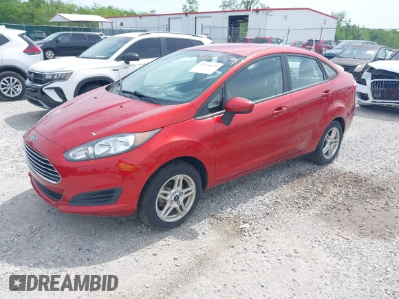 2018 Ford Fiesta SE z VIN 3FADP4BJ1JM132084, wystawiony jako IAAI lot #42296074 z przebiegiem 62 852 mil mil oraz . Historia ofert i sprzedaży dostępna na DreamBid. Obrazek 2.
