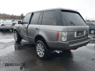 2007 Land Rover Range Rover SC z VIN SALMF13427A261552, wystawiony jako IAAI lot #40930292 z przebiegiem 143 865 mil mil oraz . Historia ofert i sprzedaży dostępna na DreamBid. Obrazek 3.