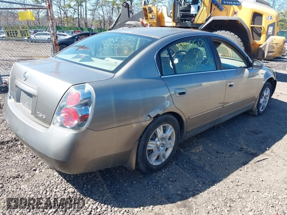 2006 Nissan Altima 2.5 S with VIN 1N4AL11D66N422455, listed as a IAAI auction lot 42008153 with 999,999 mi miles. Bid and sale history available at carsss.com. Image 4.