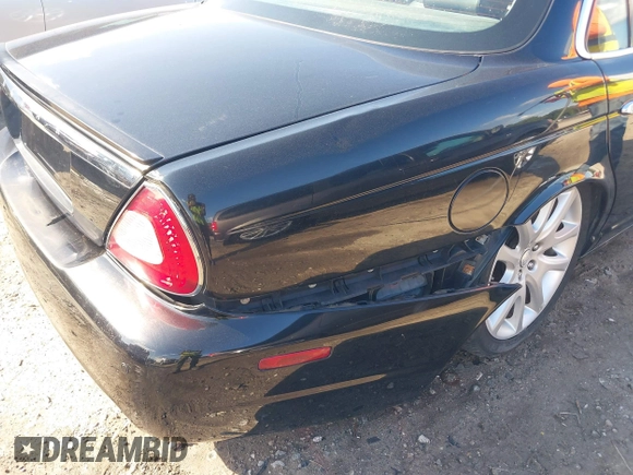 2008 Jaguar XJ 8 with VIN SAJWA71B48SH27792, listed as a IAAI auction lot 40399475 with Not Provided miles and . Bid and sale history available at DreamBid. Image 12.